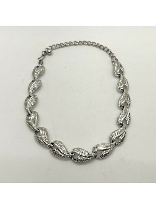 Estate Jewelry - Choker Collar Necklace Silver Tone Articulated Textured Leaf Link Chain Vintage